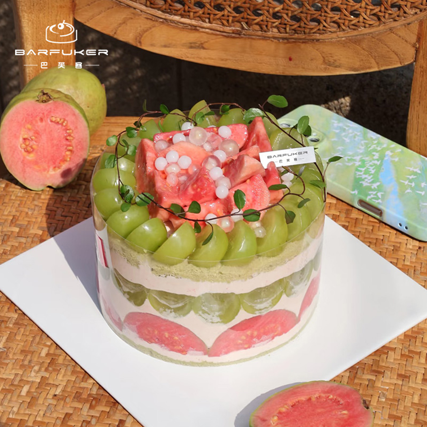 动物奶油新鲜水果斑斓芭乐蛋糕