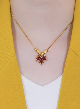 潮红色枫叶钛钢项链女