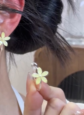清冷感淡黄色花朵耳环女