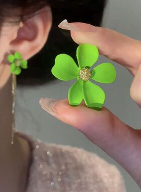 不对称绿色流苏花朵耳环女