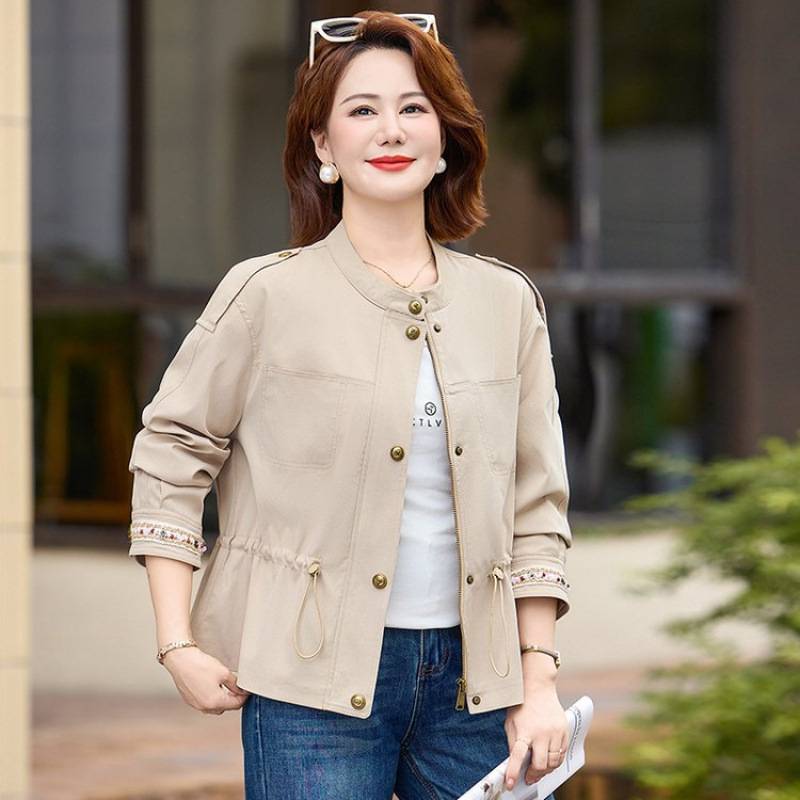专柜品牌小个子妈妈秋装短款外套收腰显瘦中老年女春秋款风衣夹克