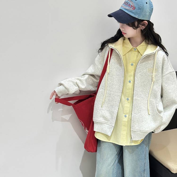 专柜品牌女童连帽外套儿童春秋2026新款洋气时髦中大童开衫棒球服