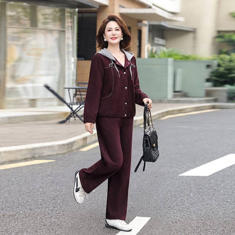 专柜品牌妈妈春秋装牛仔套装新款中老年女装时尚连帽外套阔腿裤休
