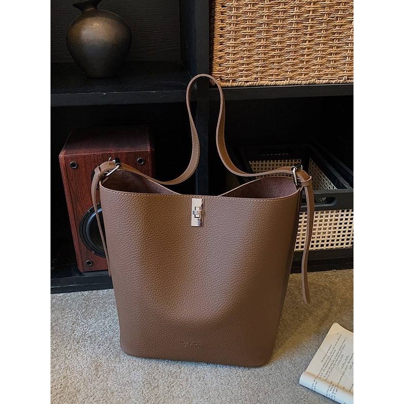 专柜品牌复古高颜值腋下包通勤包包女2025秋冬新款简约大容量水桶,箱包皮具/热销女包/男包,水桶包,淘宝优惠券,粉丝福利购,淘宝优惠卷