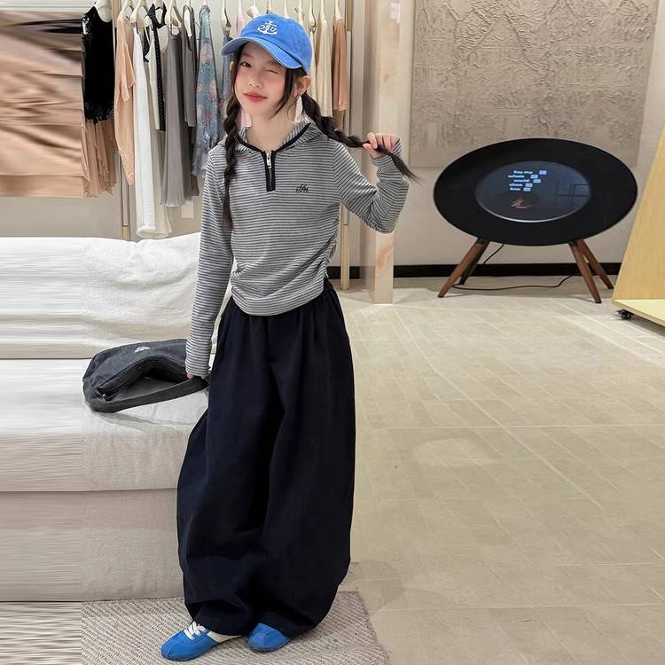 专柜品牌女童秋装卫衣套装2026新款初中生女生条纹帽衫弯刀裤两件