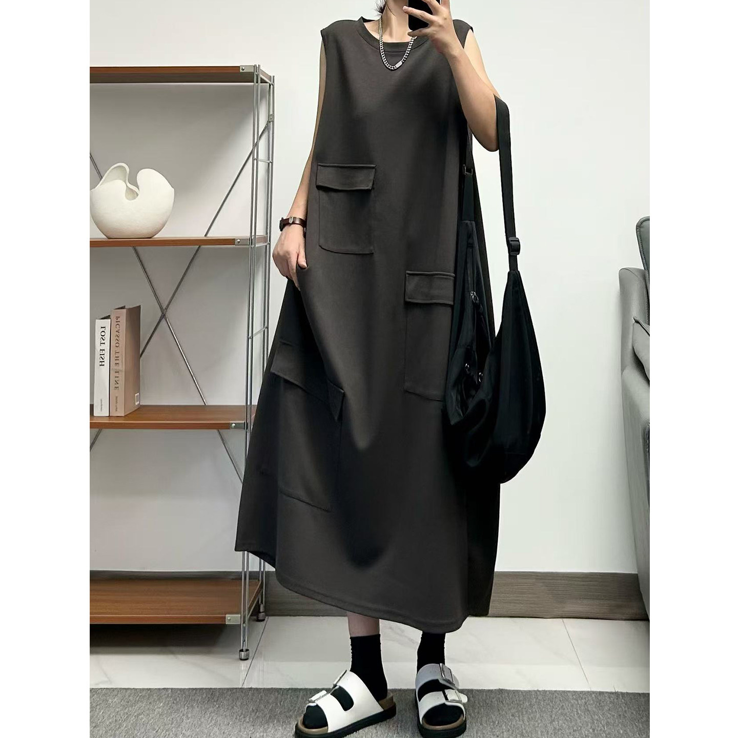 菲尔丹 巨巨好看 山本风三个大口袋 质感棉圆领无袖宽松连衣裙357