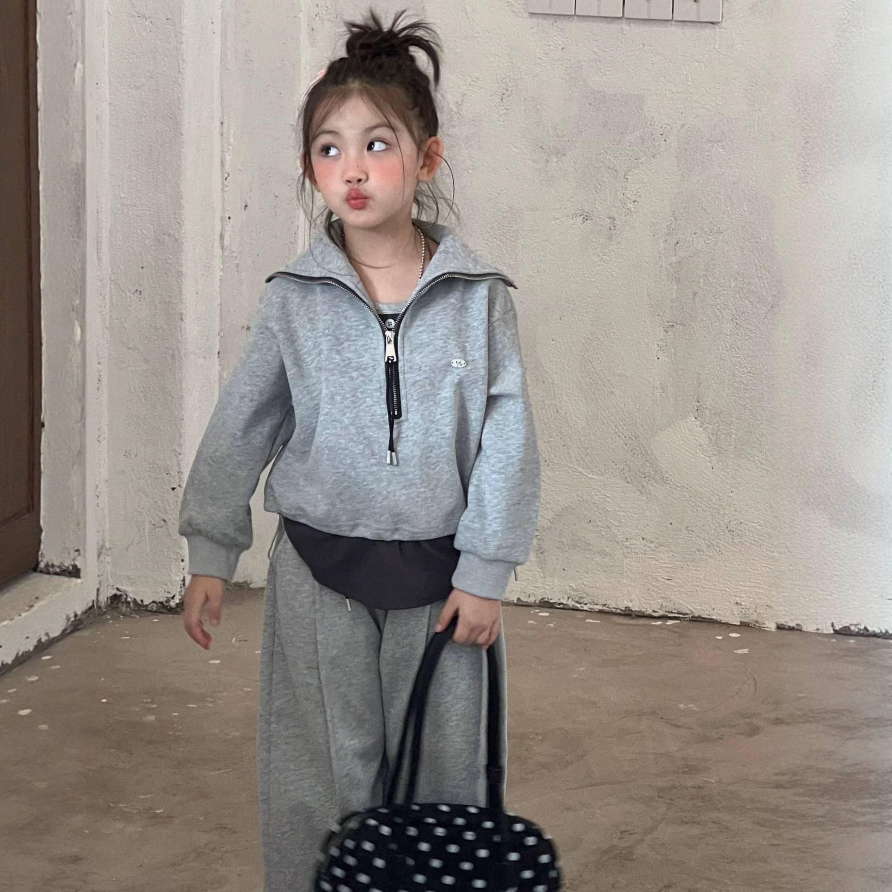 韩版女童套装秋季新款纯色运动休闲裤潮流洋气翻领假两件上衣童装