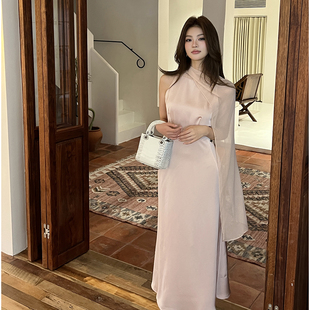 2026春夏新款设计感粉色无袖缎面飘带连衣裙收腰显瘦高长裙女