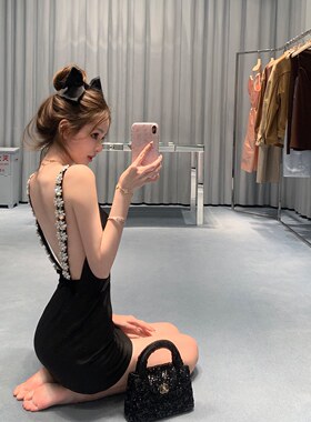 你的懒懒llan【封神小黑裙！】手工高定款重工钉钻露背吊带裙新款