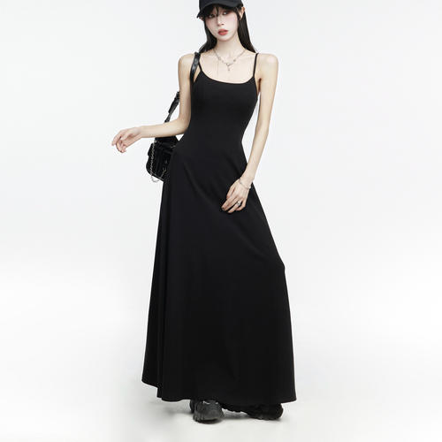黑色细绳吊带洋装女2026