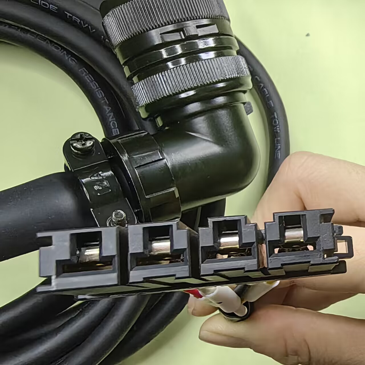 三菱M70伺服电机动力线HF302