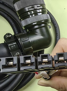 三菱M70动力线HF302 HF352 MDSDMSPV2/SPV3 电源线4*2.5 22-22S