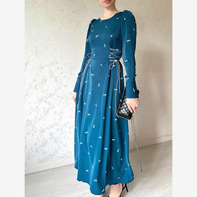 设计感蓝色碎花连衣裙De