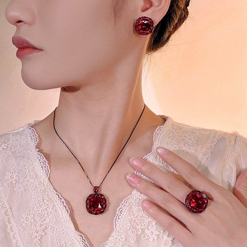 新款铜镀枪黑色仿红刚玉吊坠女款项链仿彩宝方形耳钉镶钻开口戒指,饰品/流行首饰/时尚饰品新,项坠/吊坠,淘宝优惠券,粉丝福利购,淘宝优惠卷