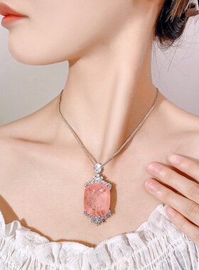 新款铜镀银饰品仿肉粉色摩根石吊坠女锁骨项链仿彩宝镶钻方形挂坠