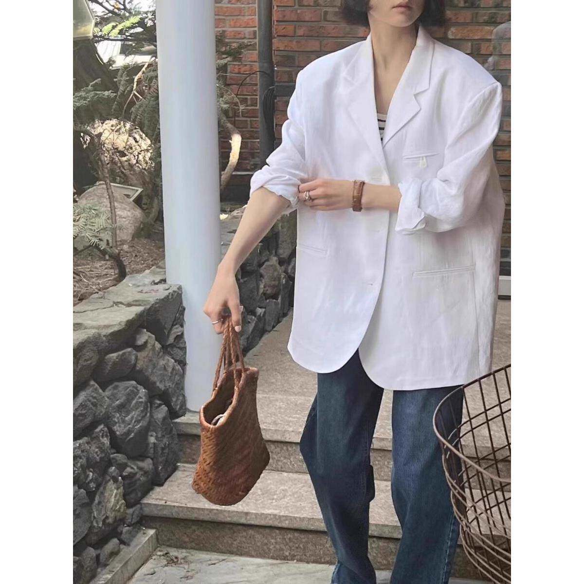 女主角白色亚麻休闲宽松透气薄棉和亚麻小西装上衣
