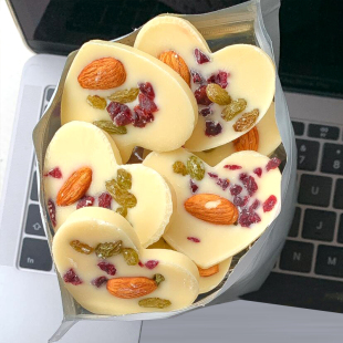 新疆风味!坚果炒酸奶片蔓越莓混合独立巧克力网红小包装解馋零食