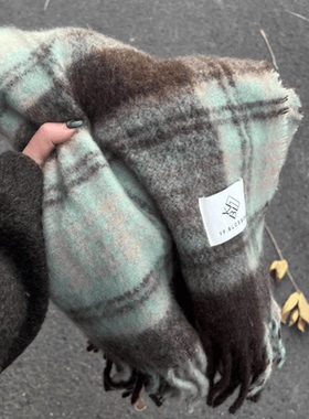 巧克力薄荷曼波绿格子仿羊绒围巾女冬季高级感绿色马海毛围脖保暖