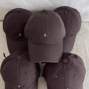 特猫柔百搭~深灰色刺绣S棒球帽子男女款戴上有型鸭舌帽修饰颧骨帽