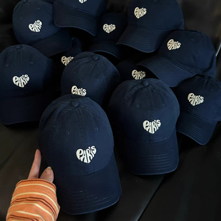 版型正！韩系白色刺绣藏蓝色低饱和棒球帽子女显脸小宽帽檐鸭舌帽