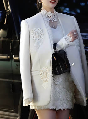 2025冬季新款韩系洋气轻熟风收腰白色贴布蕾丝拼接西装毛呢外套女