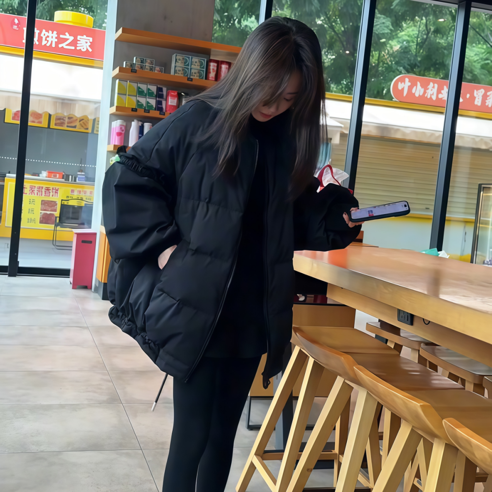 黑色蓬松花边拼接羽绒服外套女