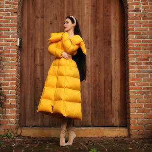 2025年冬季新款韩系时尚通勤小众长款纯色连帽收腰羽绒服外套女装