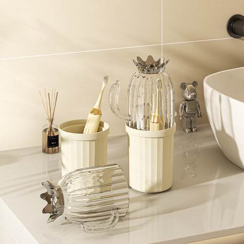 A set of three stackable, internet-famous creative cream-col