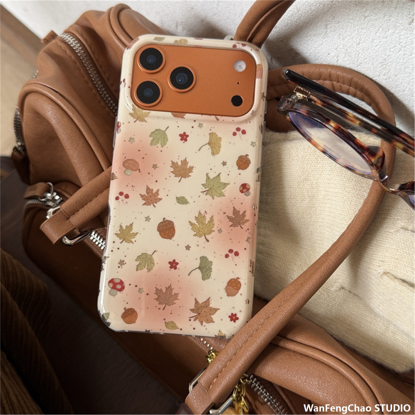 晕染橙色枫叶适用17promax手机壳