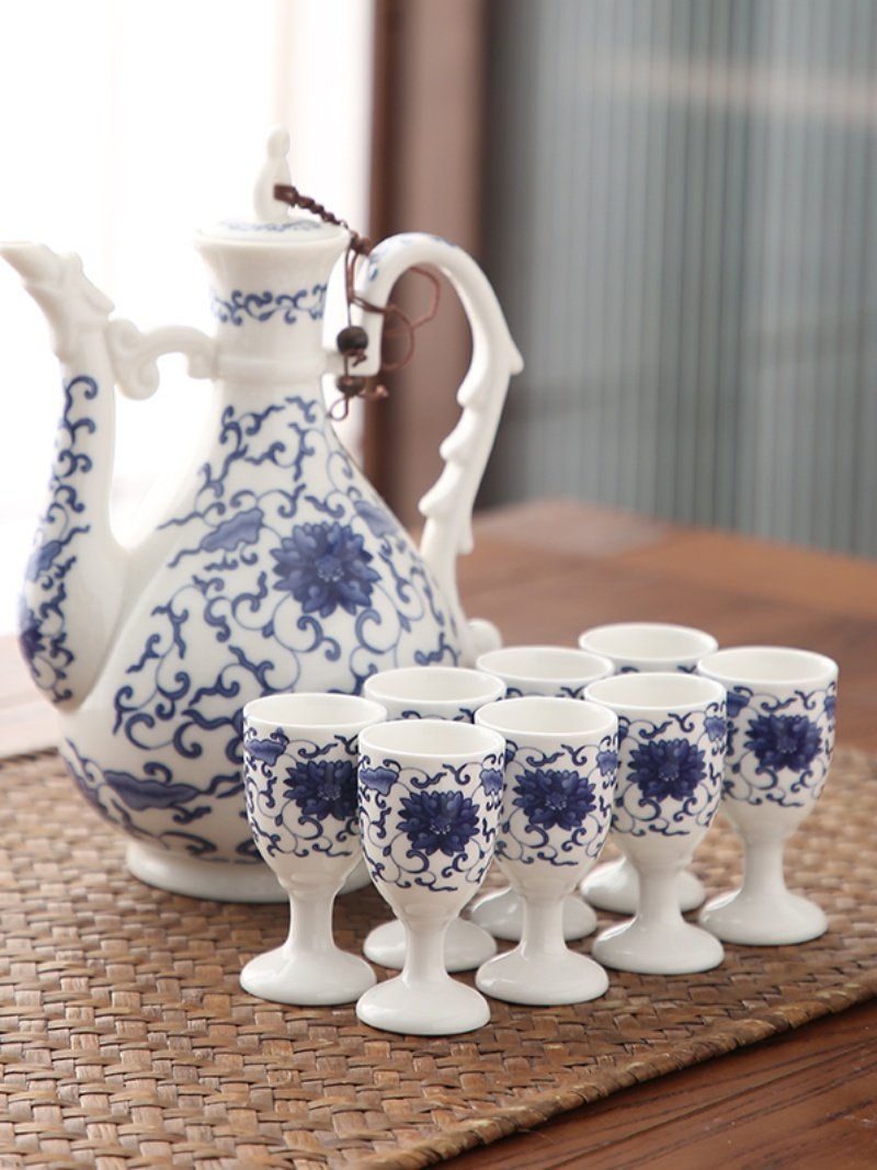 青花瓷白酒杯套装家用彷古景德镇陶瓷酒具中式创意酒壶酒盅分酒器