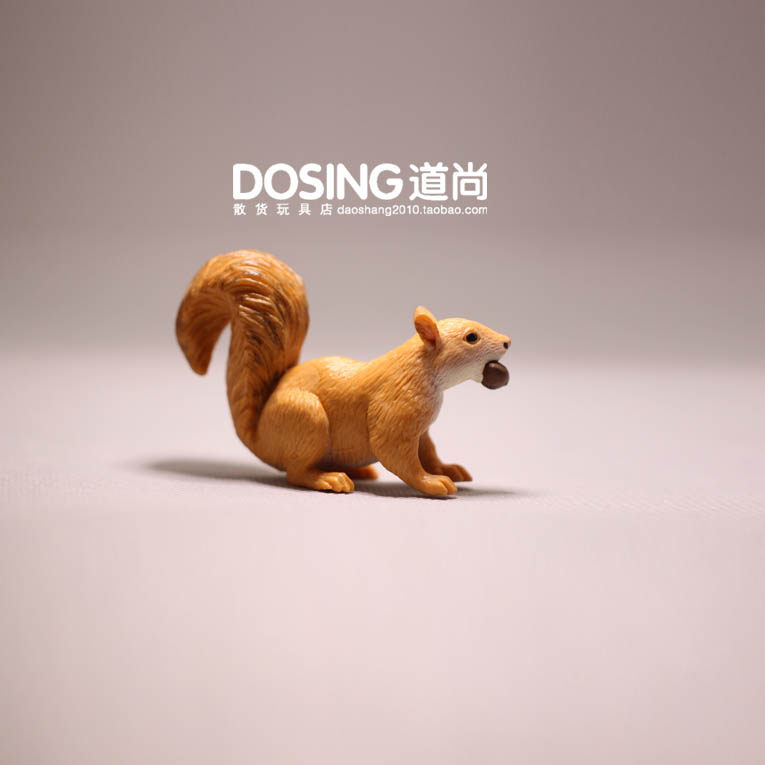 仿真微缩模型 吃松果 小松鼠  塑料材质 小动物 模型玩具手办摆件