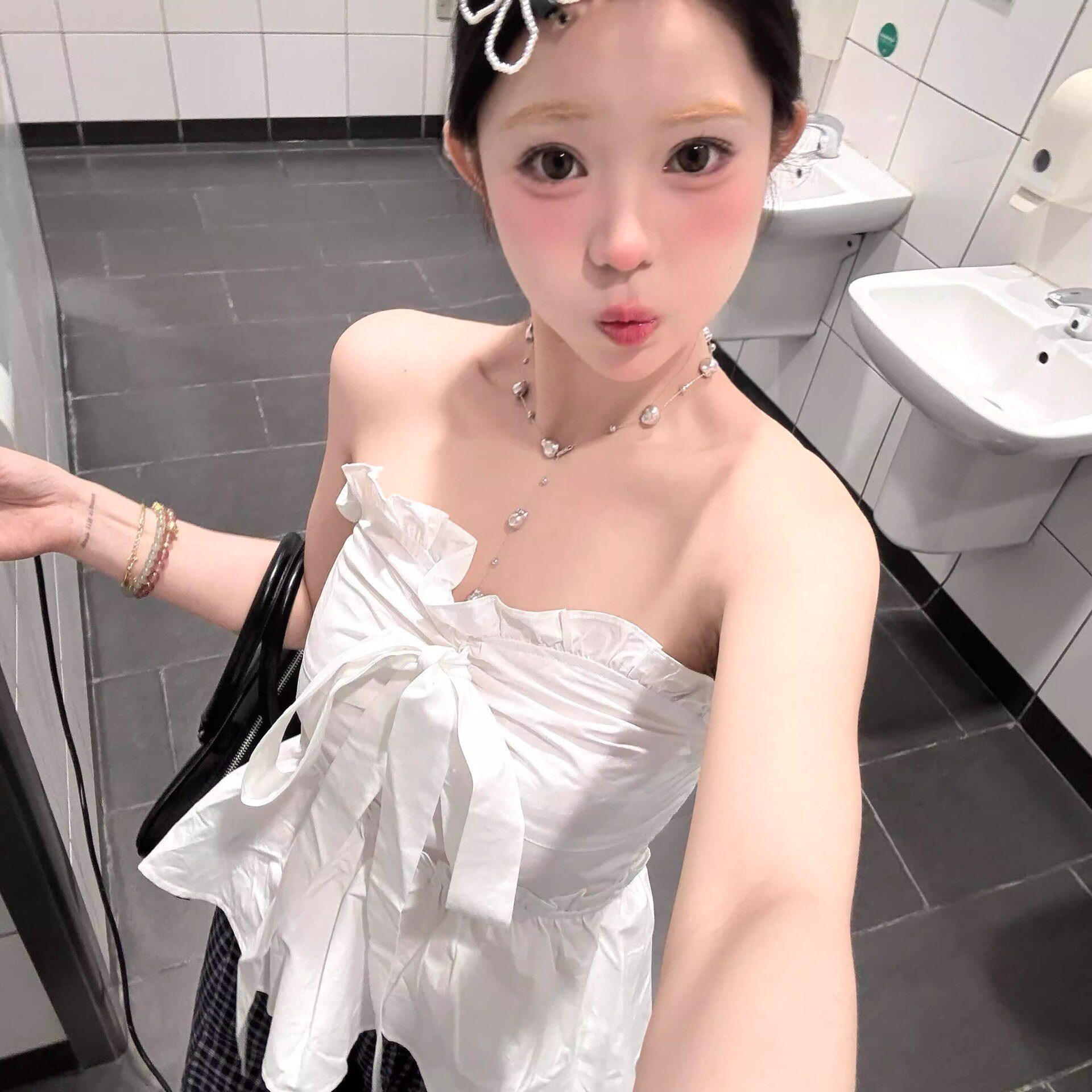 蝴蝶结绑带美背抹胸背心女夏季韩系修身显瘦白色上衣高级感气质