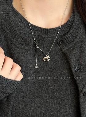 银色碎冰冰小马吊坠项链女轻奢高级感长款抽拉毛衣链秋冬新款配饰