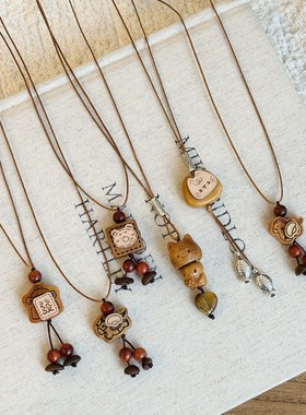 可爱木质小马元宝吊坠项链女小众独特设计蜡绳咖啡豆毛衣链配饰品