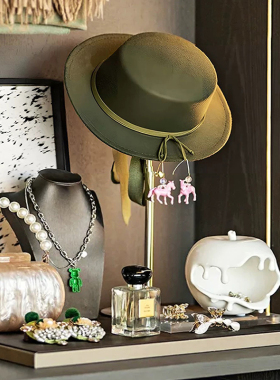 创意可爱卧室样板女生梳妆台小马设计帽子珍珠包包装饰摆件