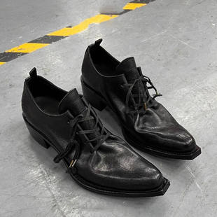 【商场同款】小众翘头模特巫师鞋男女走秀潮款尖头皮鞋高跟厚底德