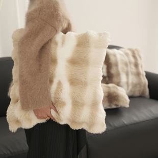 奶油风双面兔毛绒沙发客厅抱枕轻奢高级感冬季保暖办公室靠枕套垫