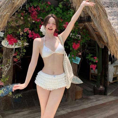 泳衣女新款高级感纯欲小香风甜美少女小胸聚拢蛋糕裙款两件式比基