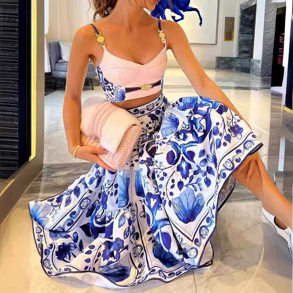 Printed holiday two-piece suit印花吊带半身裙大摆连衣裙两件套