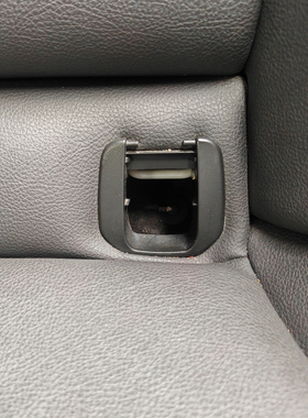 适用宝马F30F31F34F35 3系GT318320儿童座椅盖板后排安全座椅卡扣