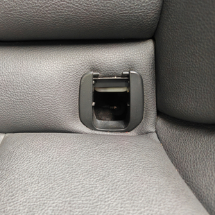 适用宝马F30F31F34F35 3系GT318320儿童座椅盖板后排安全座椅卡扣