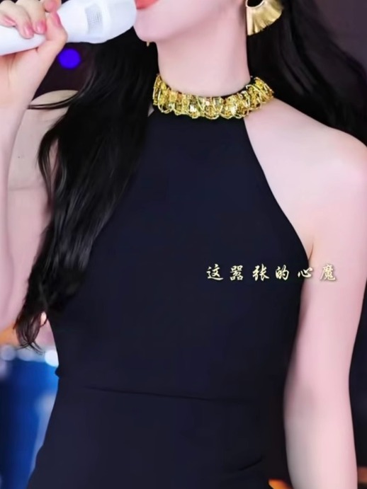 重工钉珠无袖挂脖针织连衣裙女春夏名媛气质收腰显瘦包臀礼服长裙