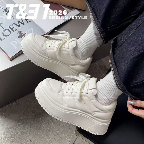 T31女鞋2026秋季新款真皮面包板鞋厚底6cm小白鞋一体色休闲鞋百搭