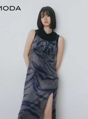 EMODA2024夏季新品性感风优雅褶皱开衩丝绒吊带连衣裙0424403002