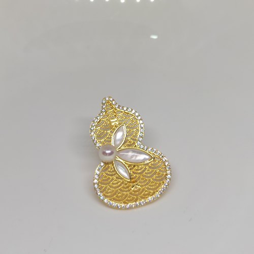 极光透亮天然淡水珍正圆近无瑕精工立体金缕葫芦铜厚镀金胸针吊坠