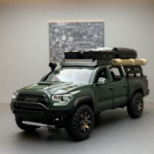 1:32丰田塔库玛旅行版合金汽车模型仿真玩具越野车男孩礼物珍藏