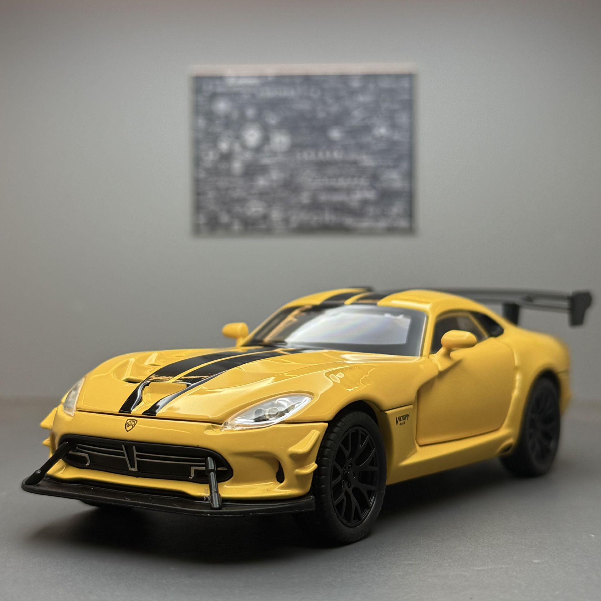 132蝰蛇合金汽车模型男孩玩具车