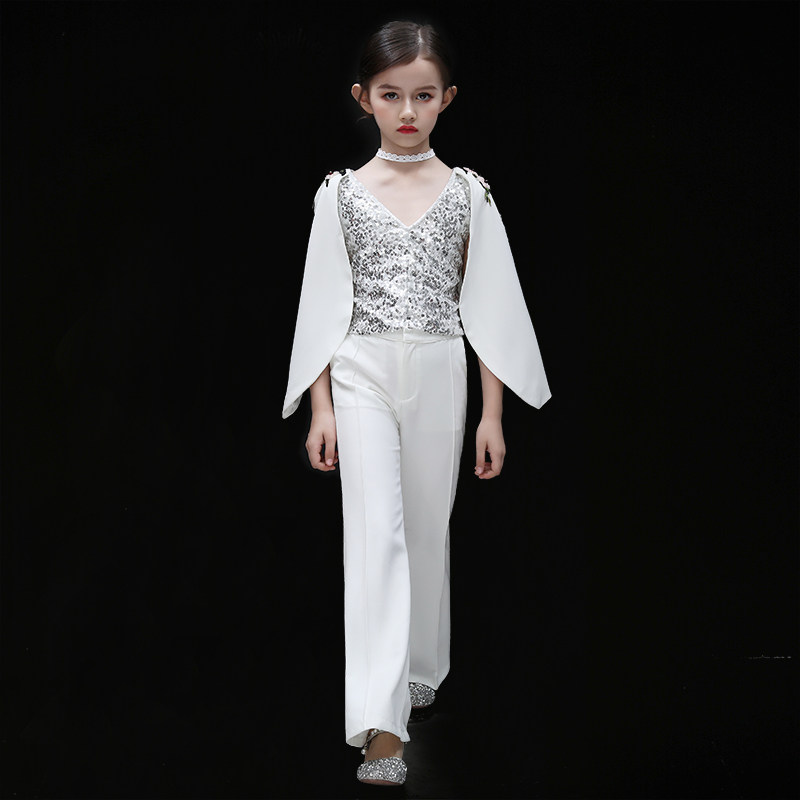儿童白色套装模特走秀小女孩服舞台