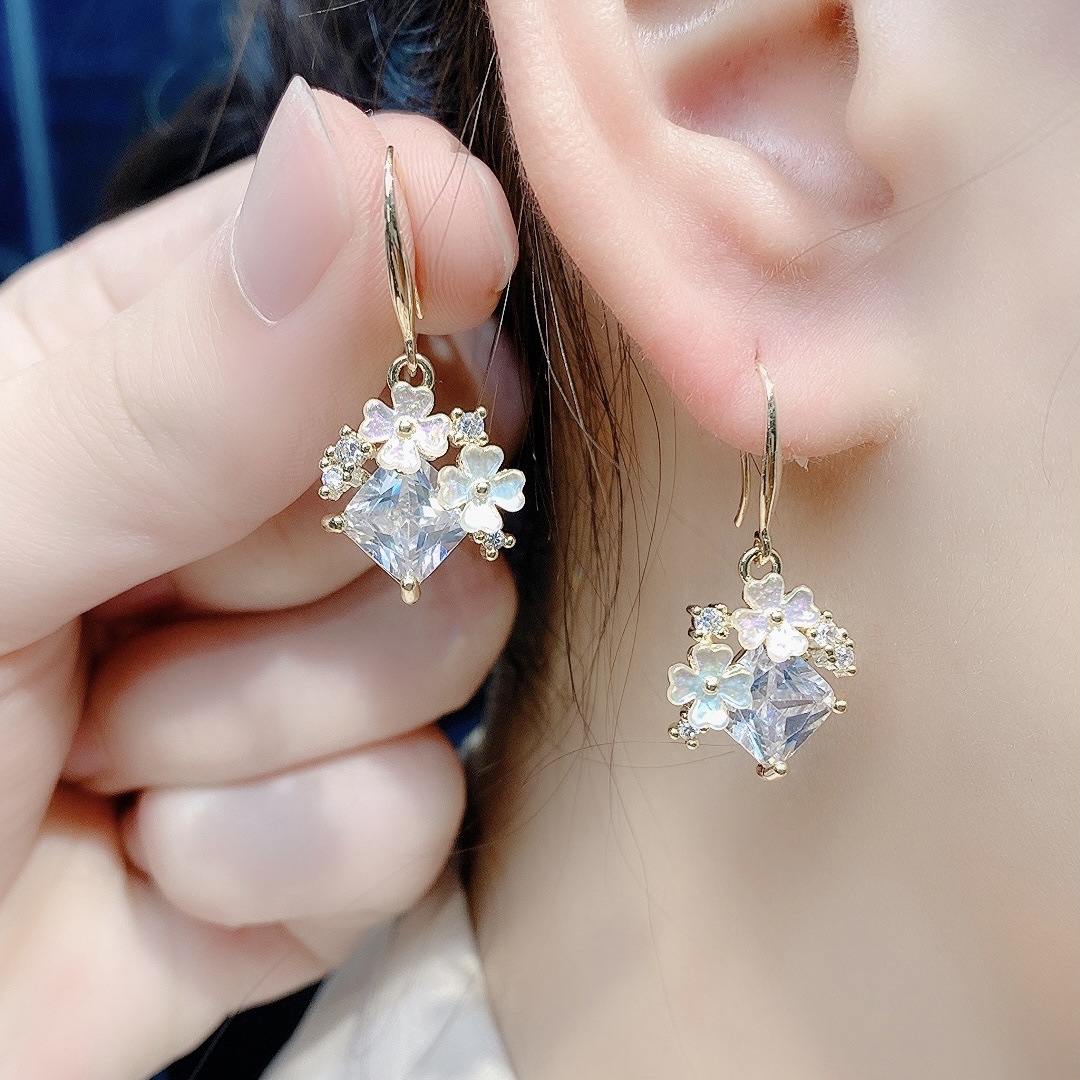 时尚花卉气质高级感耳坠潮流个性上档次防敏保色甄选耳环女