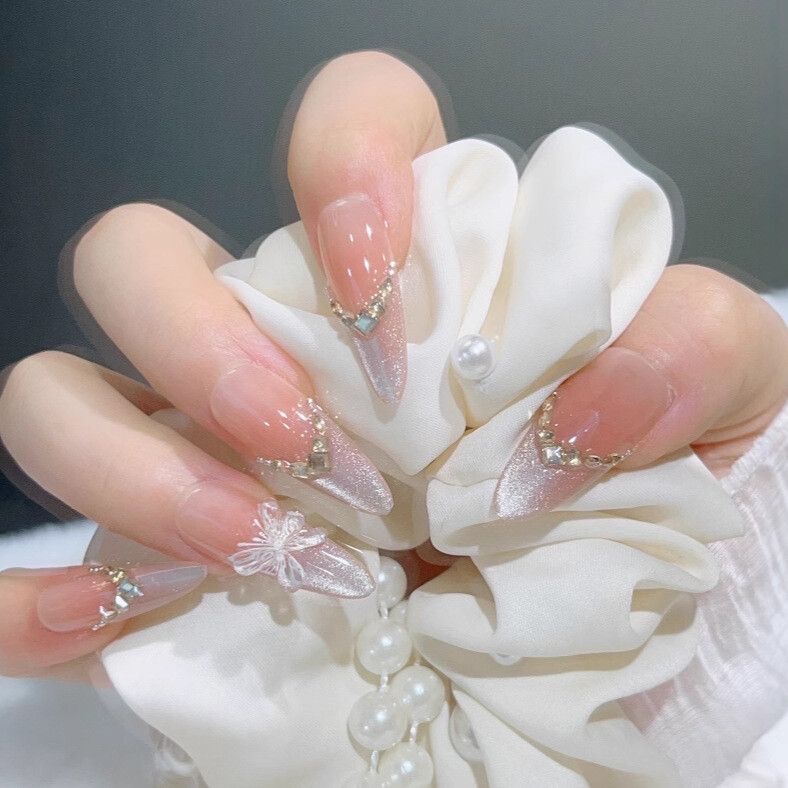 纯欲法式高级感爆闪钻蝴蝶猫眼椭圆手工穿戴甲中长款千金杏仁美甲